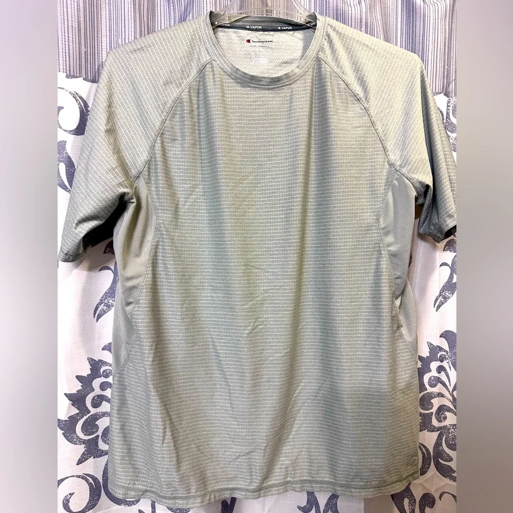 EUC Champion Gray Short Sleeve Performance Tee with Textured Design Size L - Picture 1 of 4